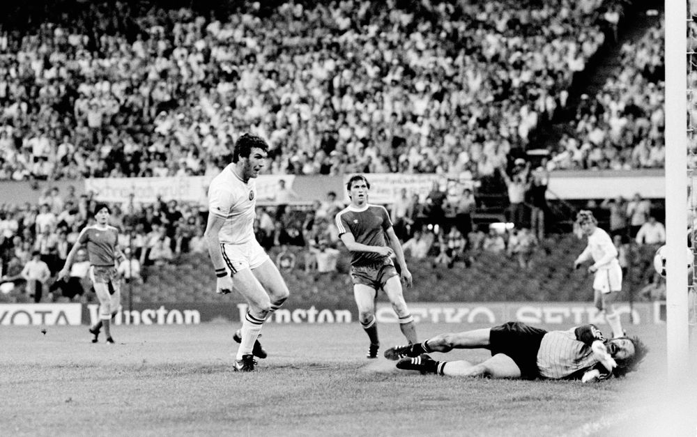Aston Villa beat Bayern Munich 1-0 to win the 1982 European Cup final. 