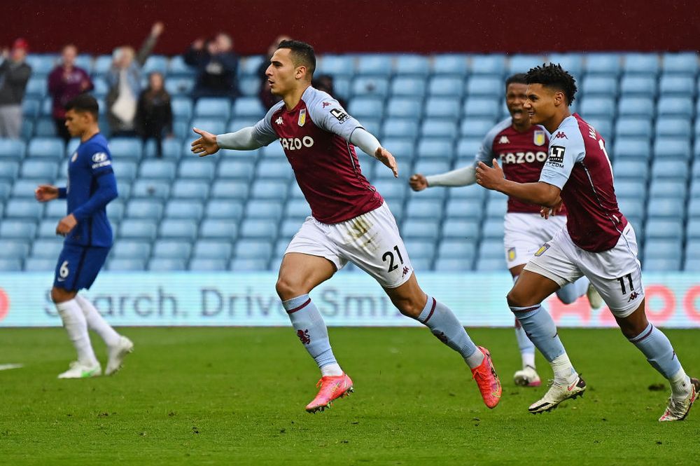 GALLERY: Fans roar as Villa beat Chelsea 📸 | AVFC